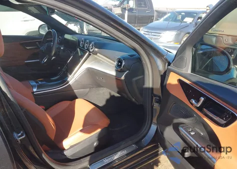 2023 Mercedes-Benz C 300 4Matic z USA, uszkodzony, nr VIN W1KAF4HB9PR082323